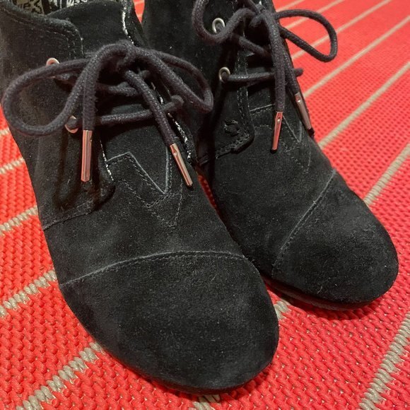 Toms Lace Up Rounded Toe Platform Wedge Booties Black Size 6.5W - Picture 3 of 9